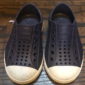 Native beach slip on 🏖